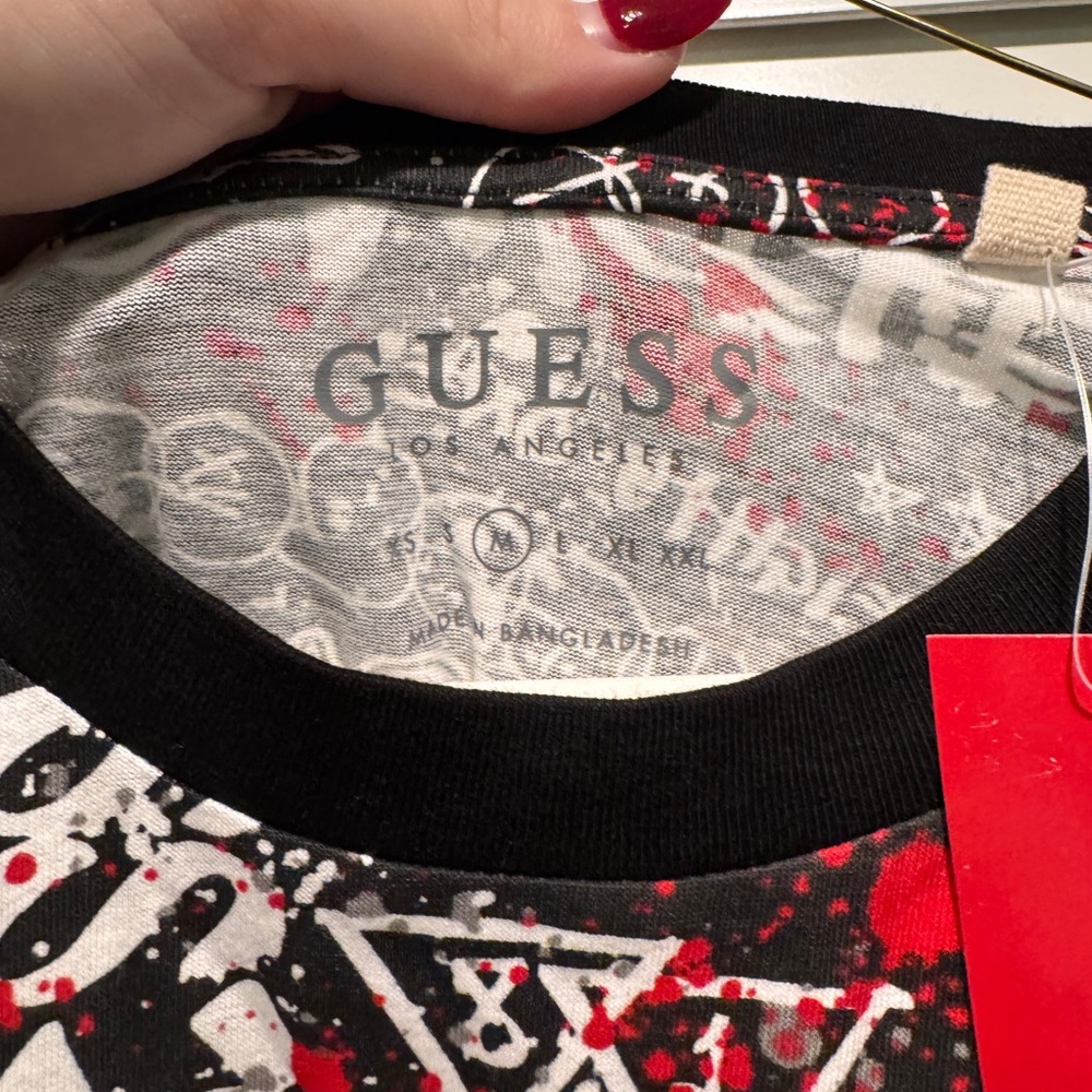 Guess Tee - Picture 2 of 3